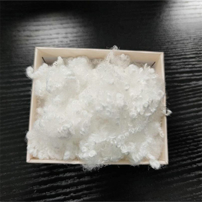 Ein guter Preis. Polyester-Stapelfasern HCS Hohl-konjugierte silikonierte Polyesterfasern für Kissen 3D 7D 15D 32mm 51mm 64mm Online